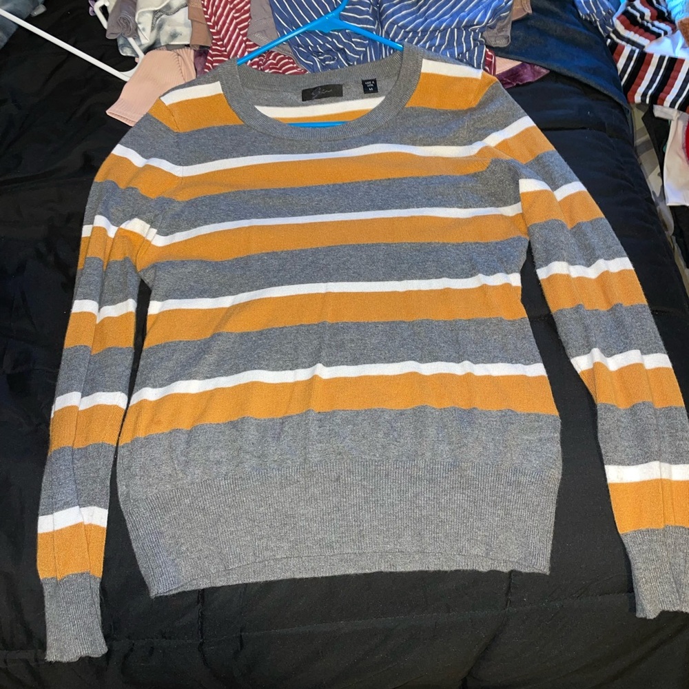 Medium stretchy long sleeve.